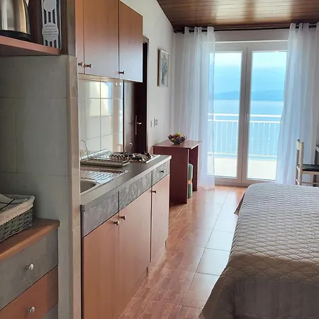 Apartment Skalinada With Sea View