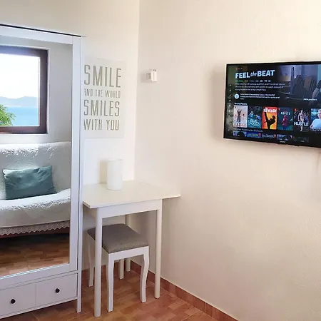 Apartment Skalinada With Sea View