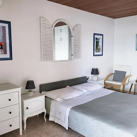 Skalinada With Sea View Apartment *