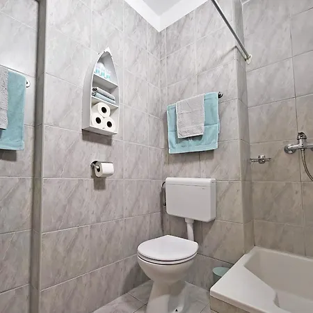 Apartment Skalinada With Sea View